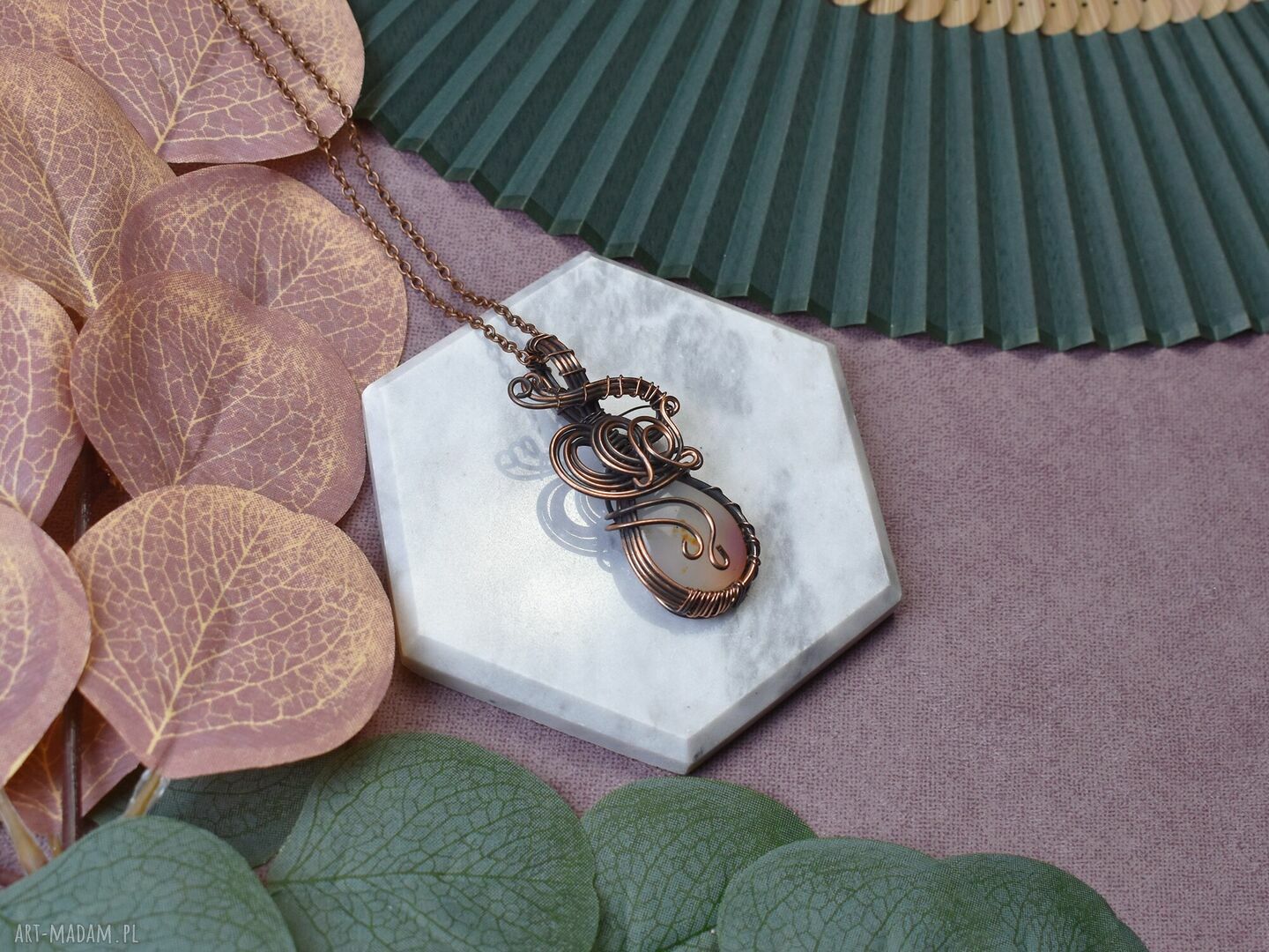 Miedziany wisiorek z agatem ręcznie robiony wire wrapping