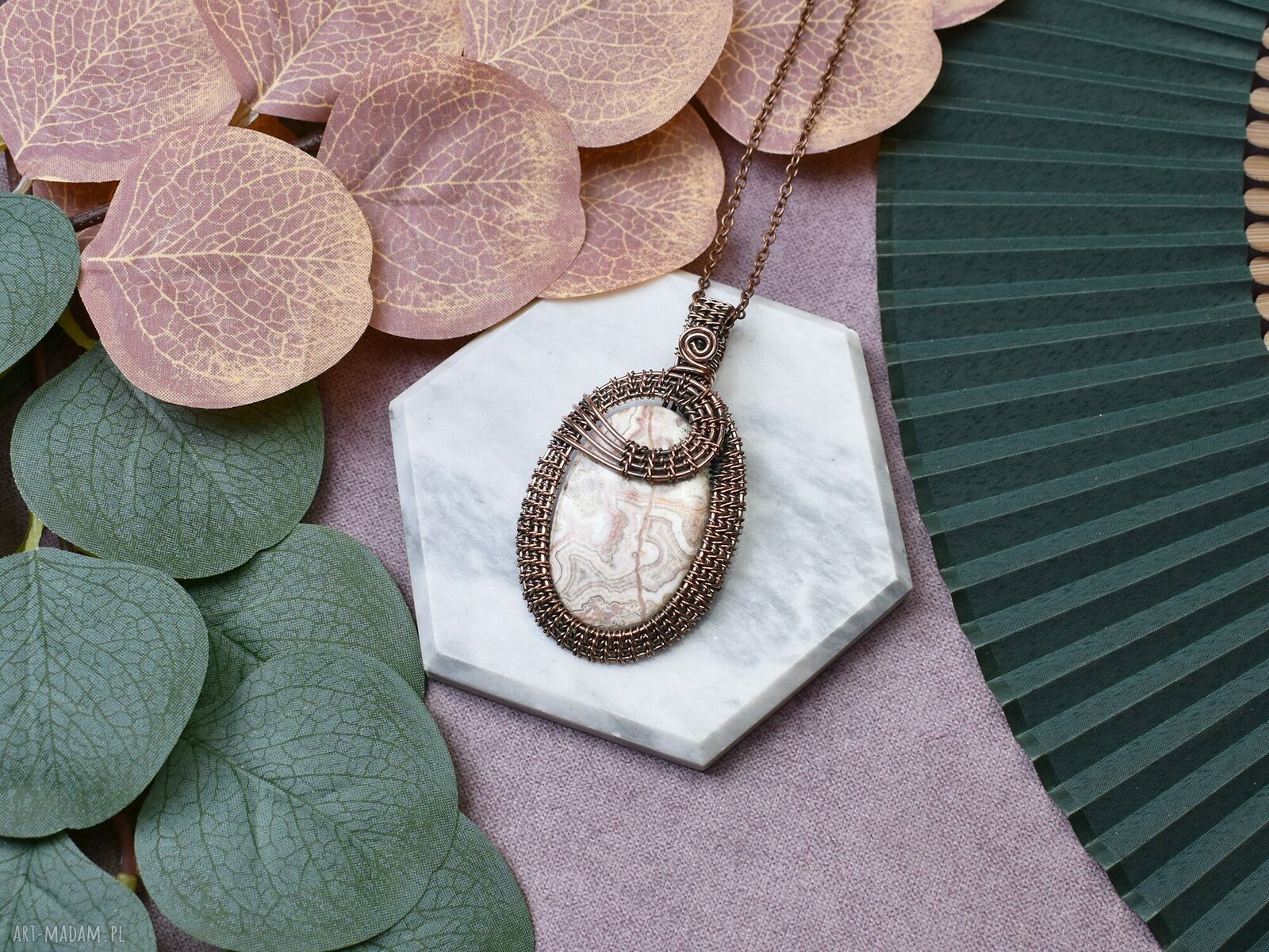Miedziany wisiorek wire wrapping z agatem Crazy Lace ręcznie robiony