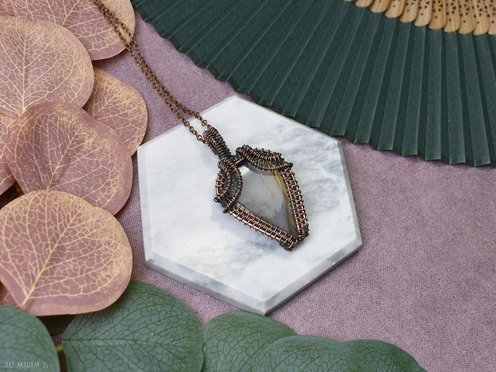 Miedziany wisiorek wire wrapping z agatem Montana #413 amulet ręcznie robiony