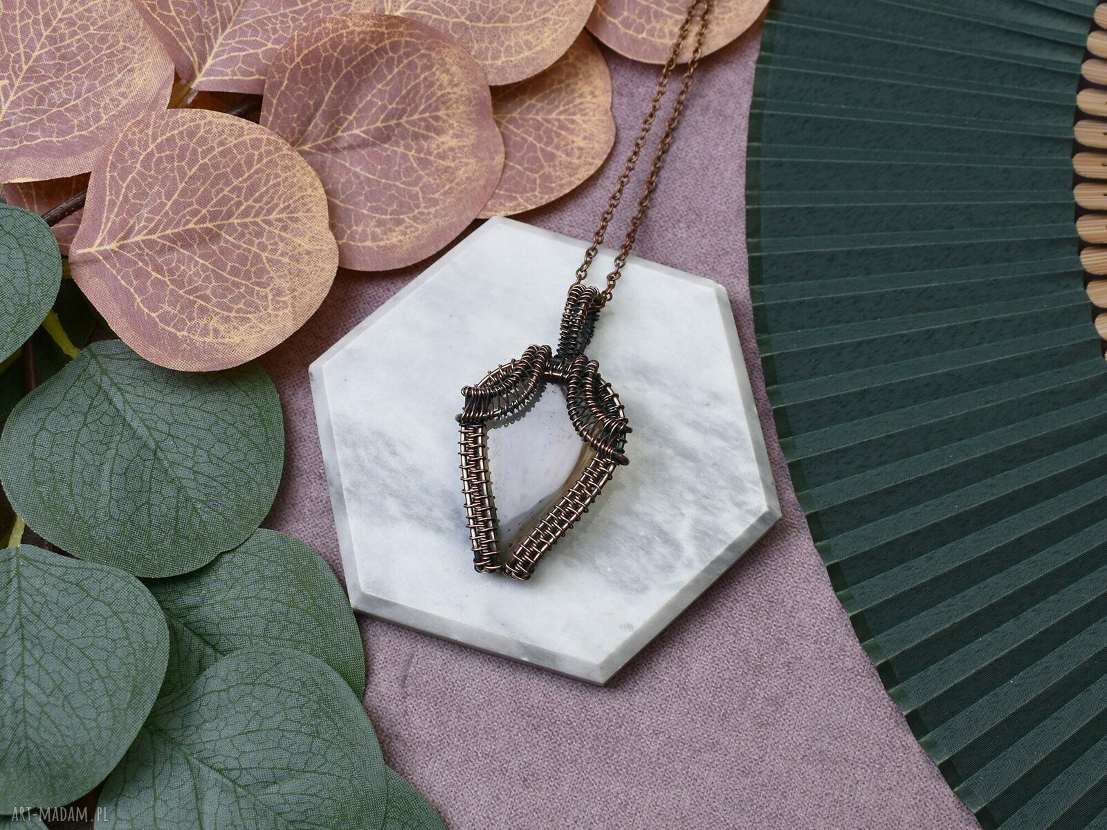 Miedziany wisiorek wire wrapping z agatem Montana #413 amulet ręcznie robiony