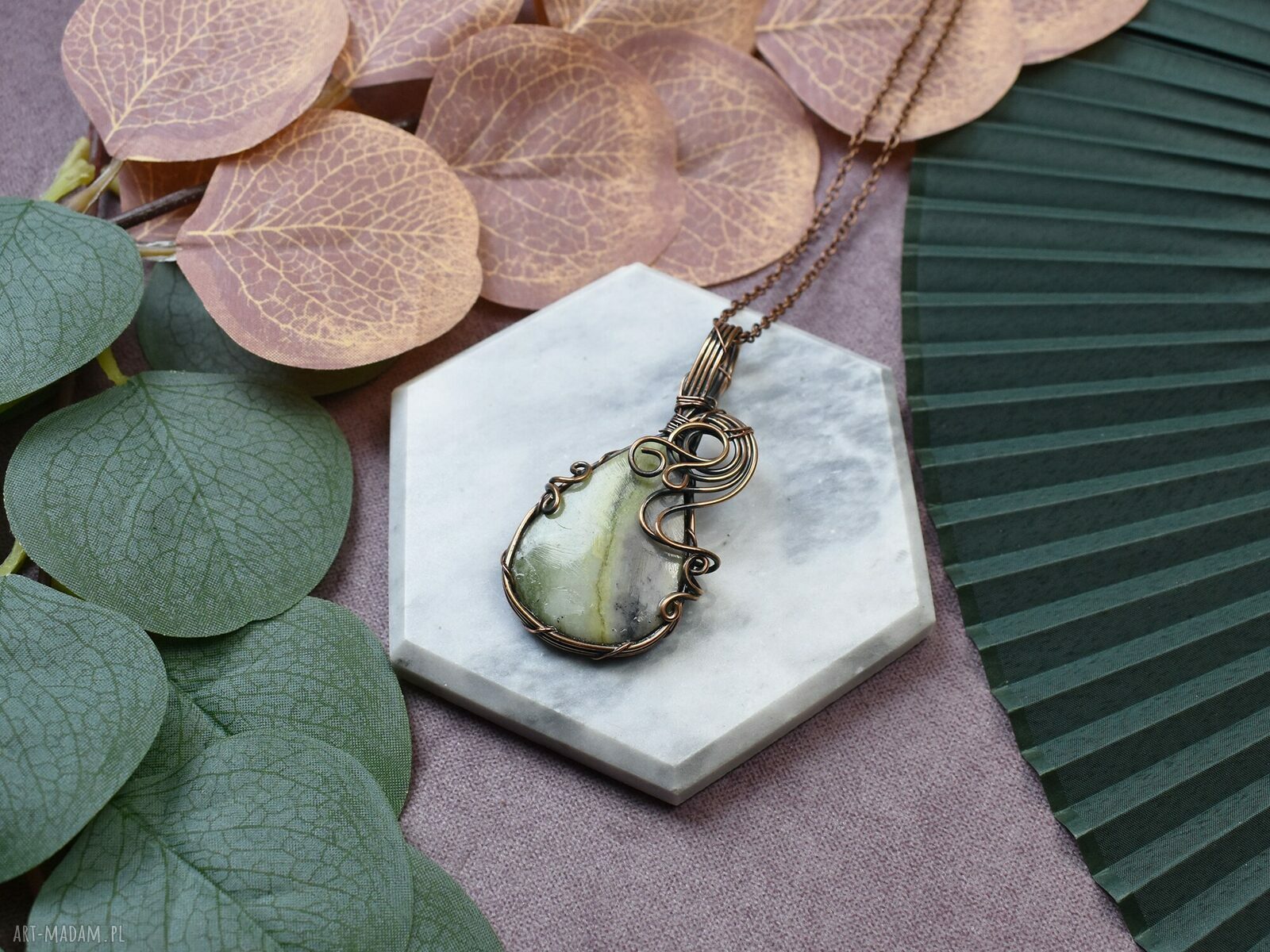 Miedziany wisiorek wire wrapping z amazonitem zielony kamień