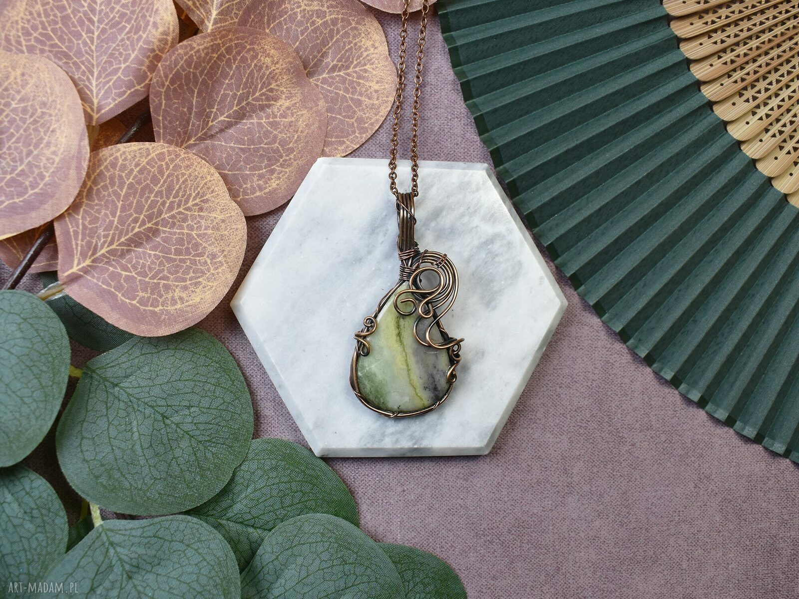 Miedziany wisiorek wire wrapping z amazonitem zielony kamień