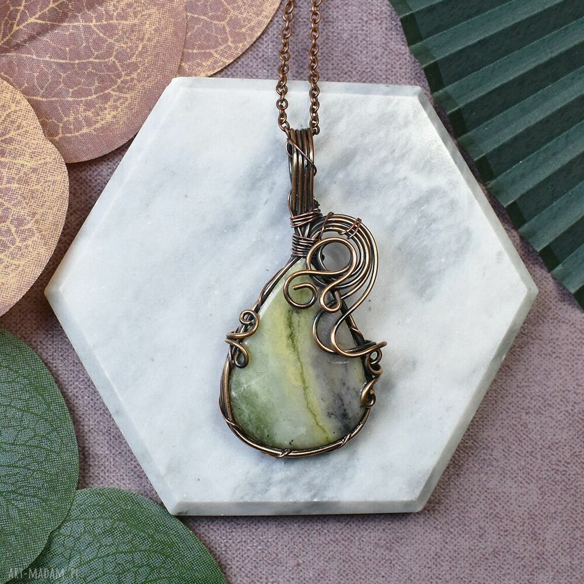 Miedziany wisiorek wire wrapping z amazonitem - zielony kamień