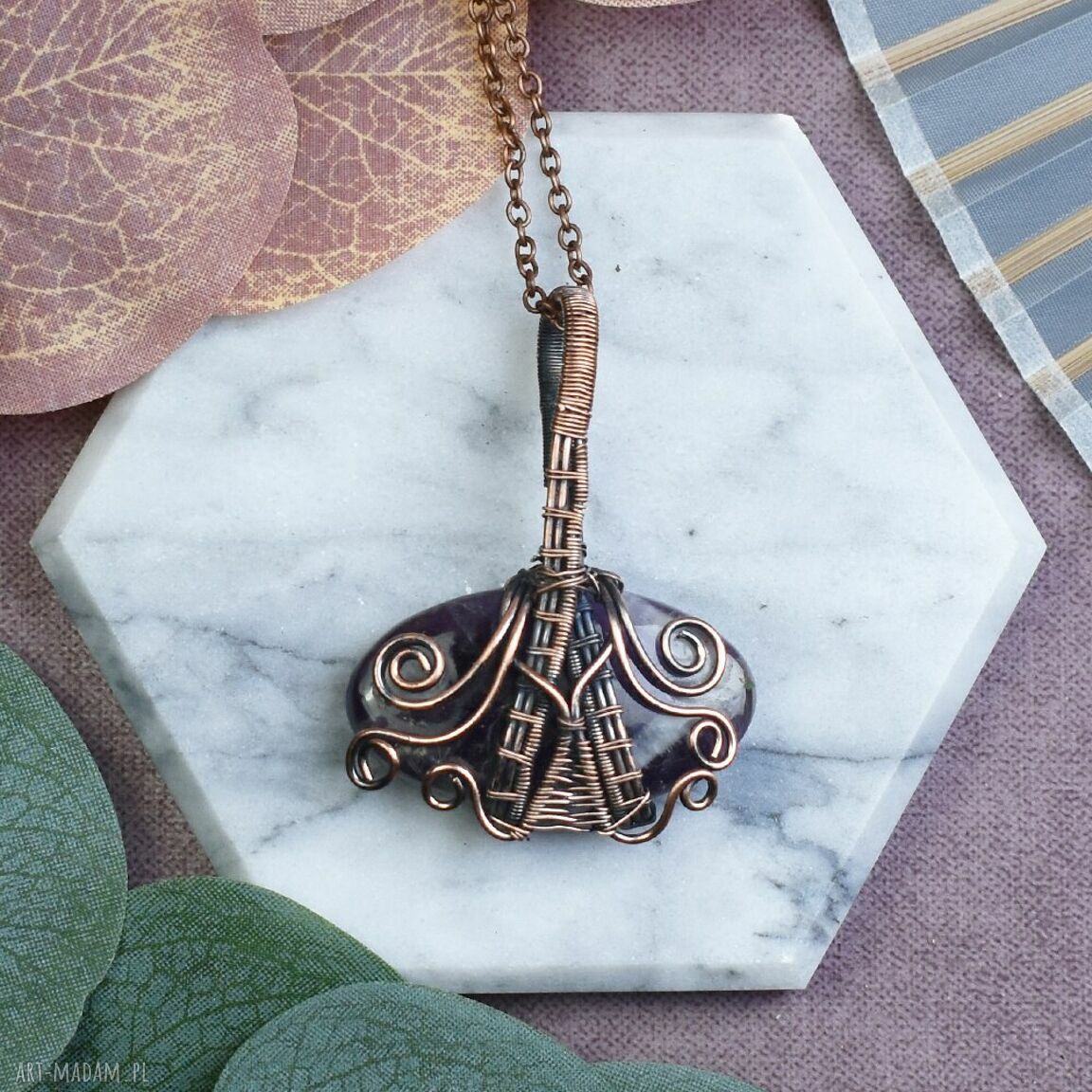 Miedziany wisiorek wire wrapping z ametystem - ręcznie robiony naszyjnik