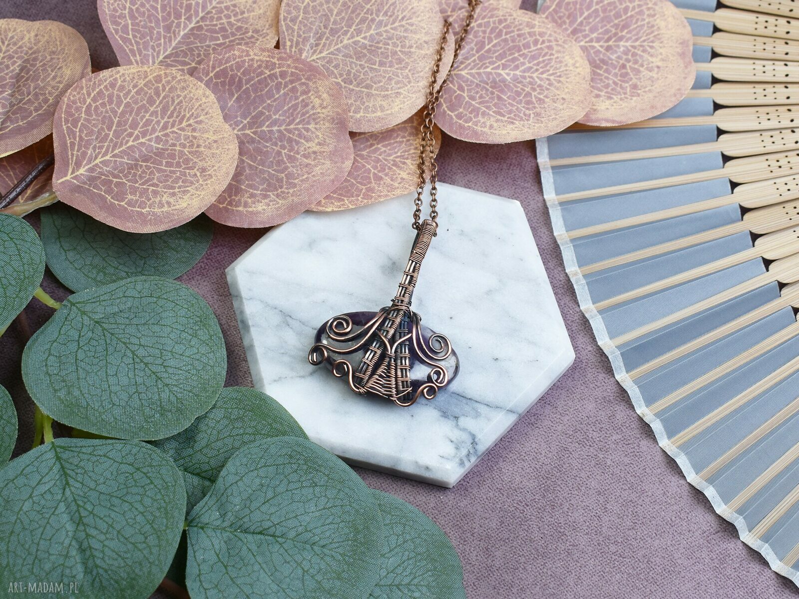 Miedziany wisiorek wire wrapping z ametystem ręcznie robiony naszyjnik