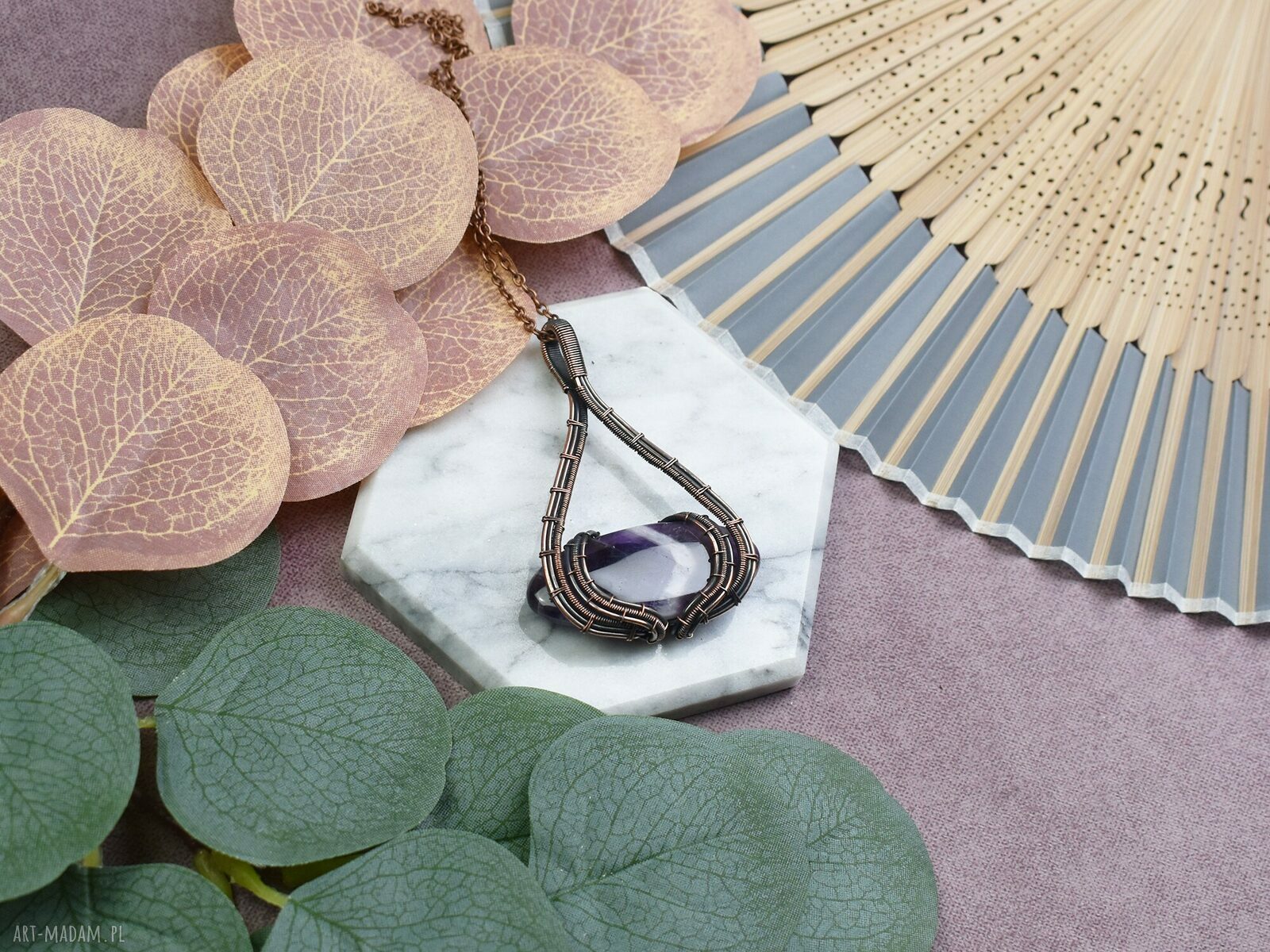 Miedziany wisiorek wire wrapping z ametystem ręcznie robiony naszyjnik