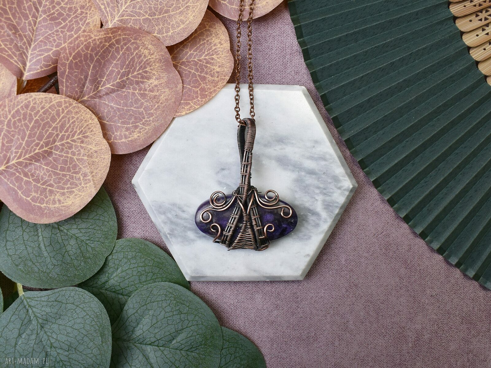 Miedziany wisiorek wire wrapping z charoitem różowy kamień #454