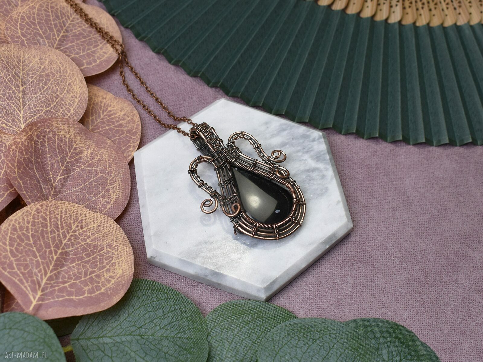 Miedziany wisiorek wire wrapping z czarnym onyksem #420