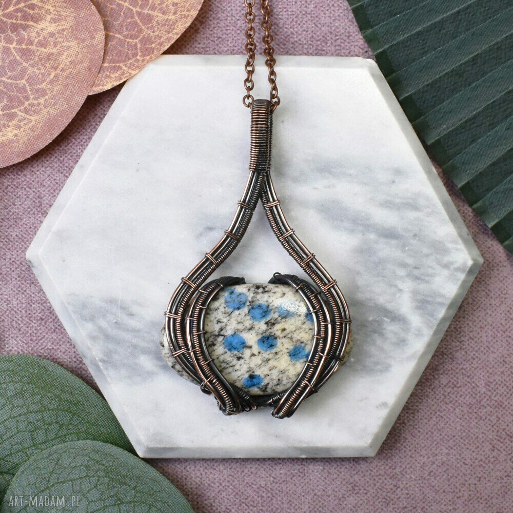 Miedziany wisiorek Wire Wrapping z kamieniem K2