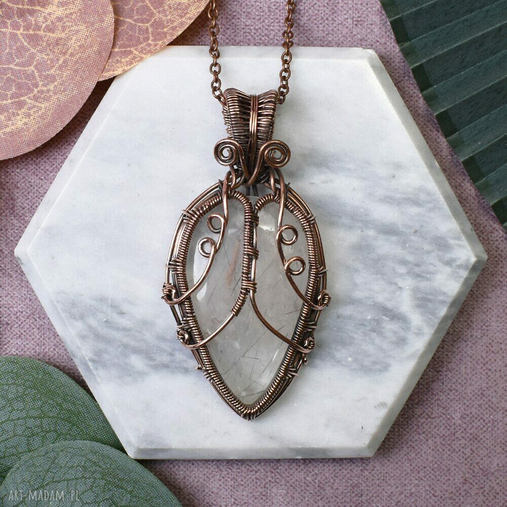 Miedziany wisiorek wire wrapping z czarnym kwarcem - ręcznie robiony amulet