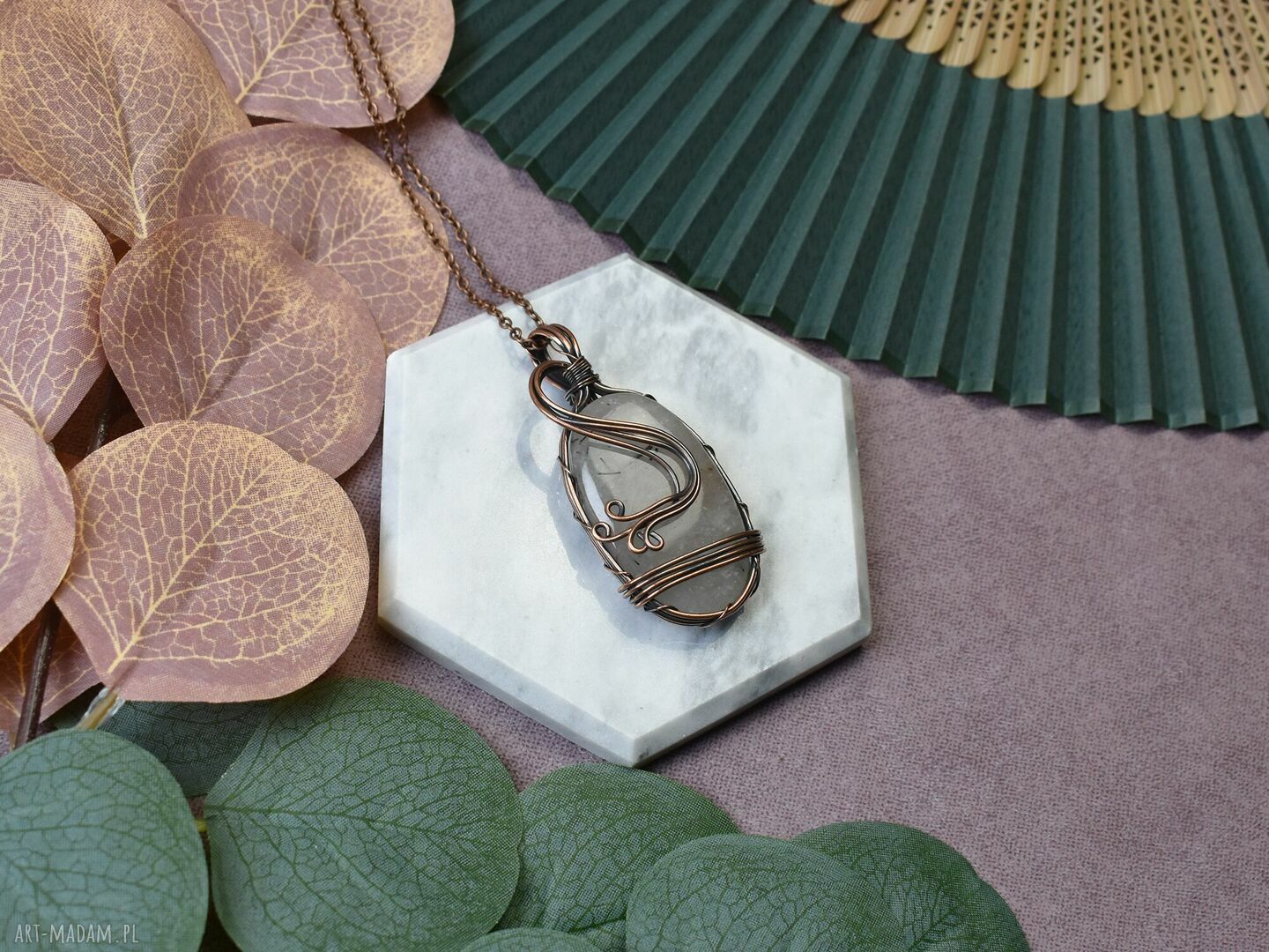 Miedziany wisiorek wire wrapping z kwarcem z rutylem #228