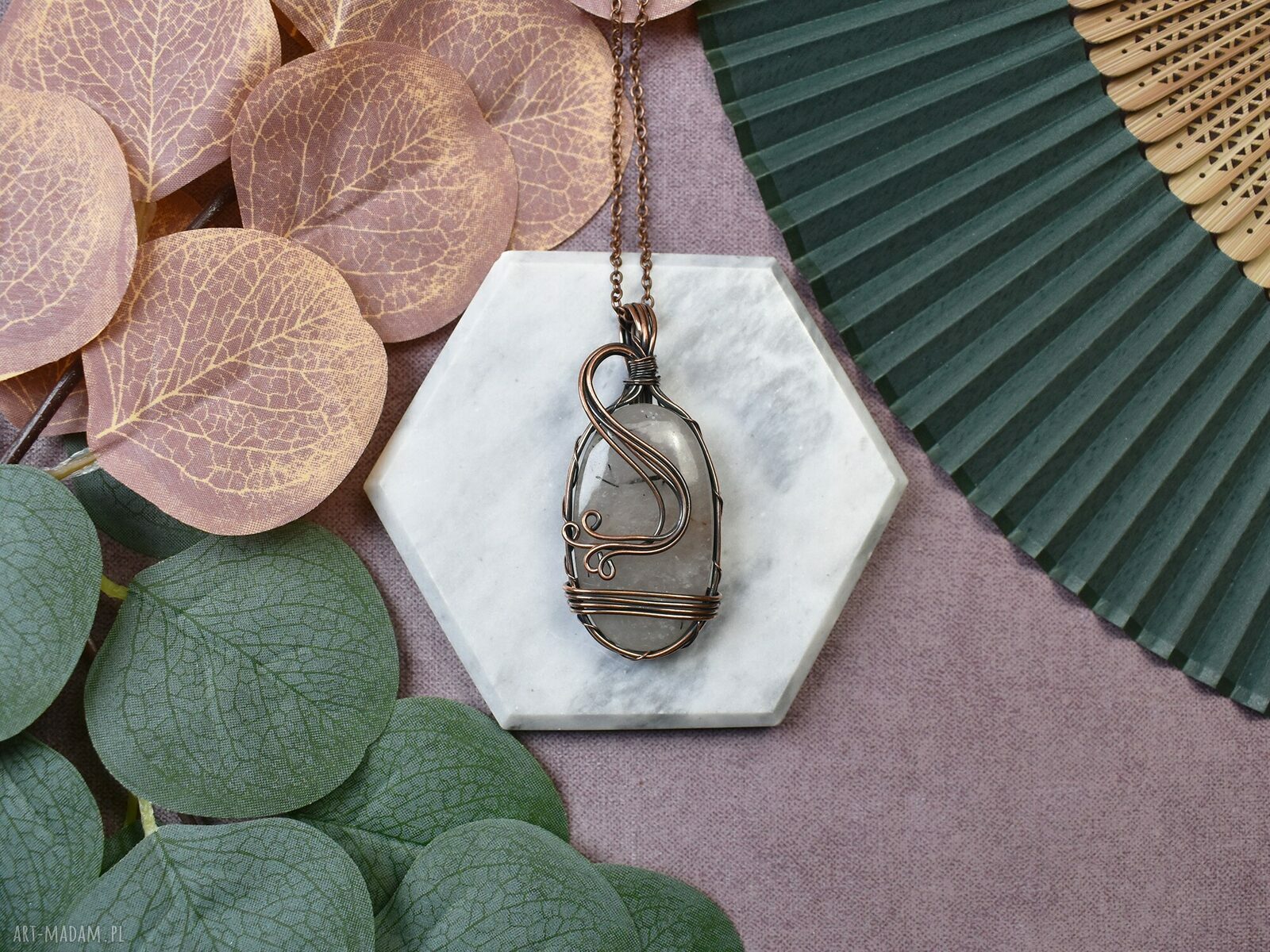 Miedziany wisiorek wire wrapping z kwarcem z rutylem #228