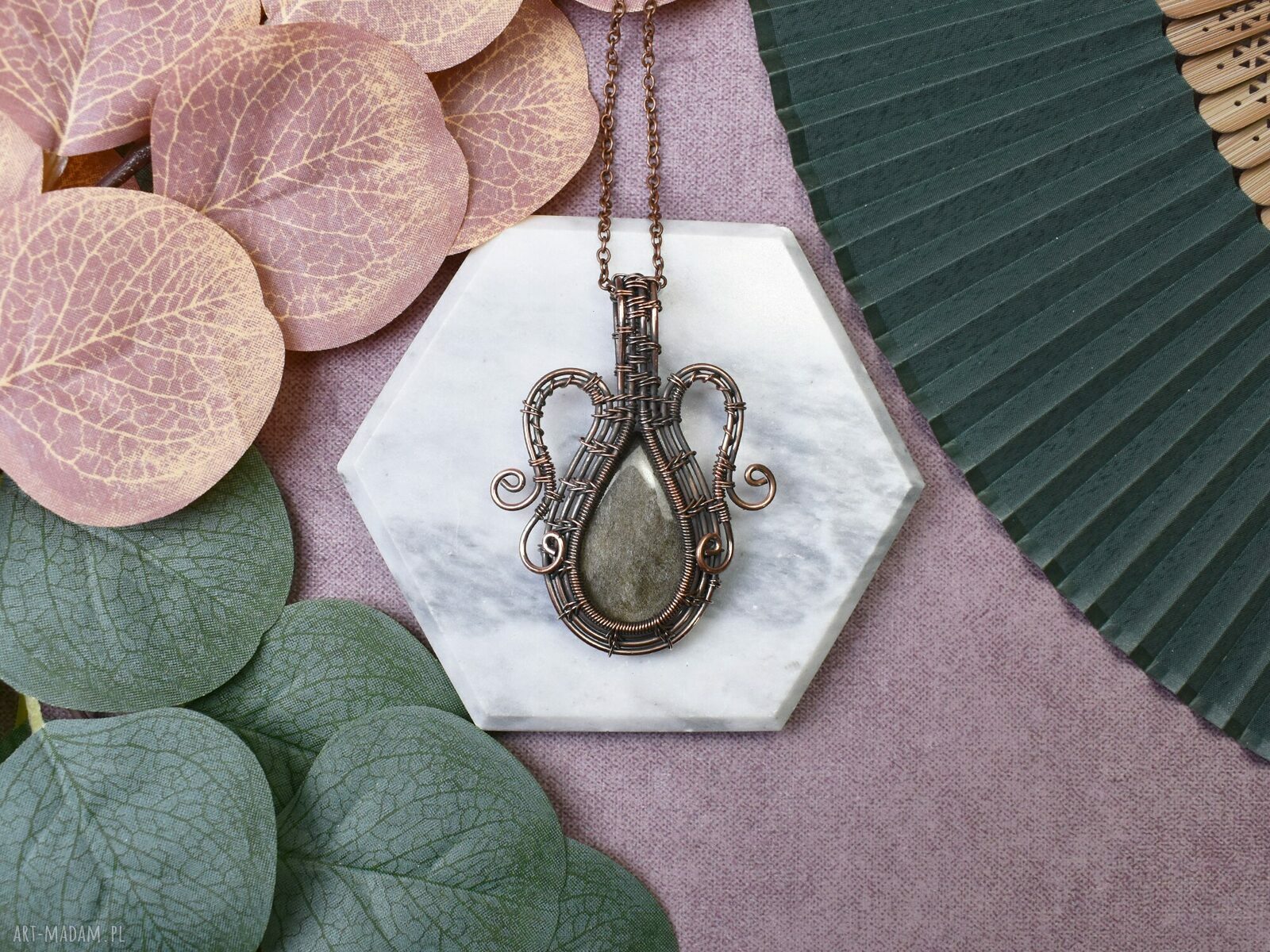 Miedziany wisiorek wire wrapping z obsydianem ręczne wykonanie