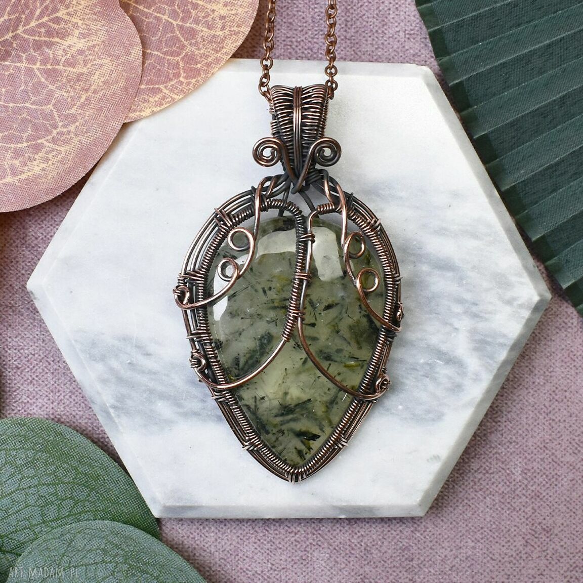 Miedziany wisiorek wire wrapping z prehnitem - boho