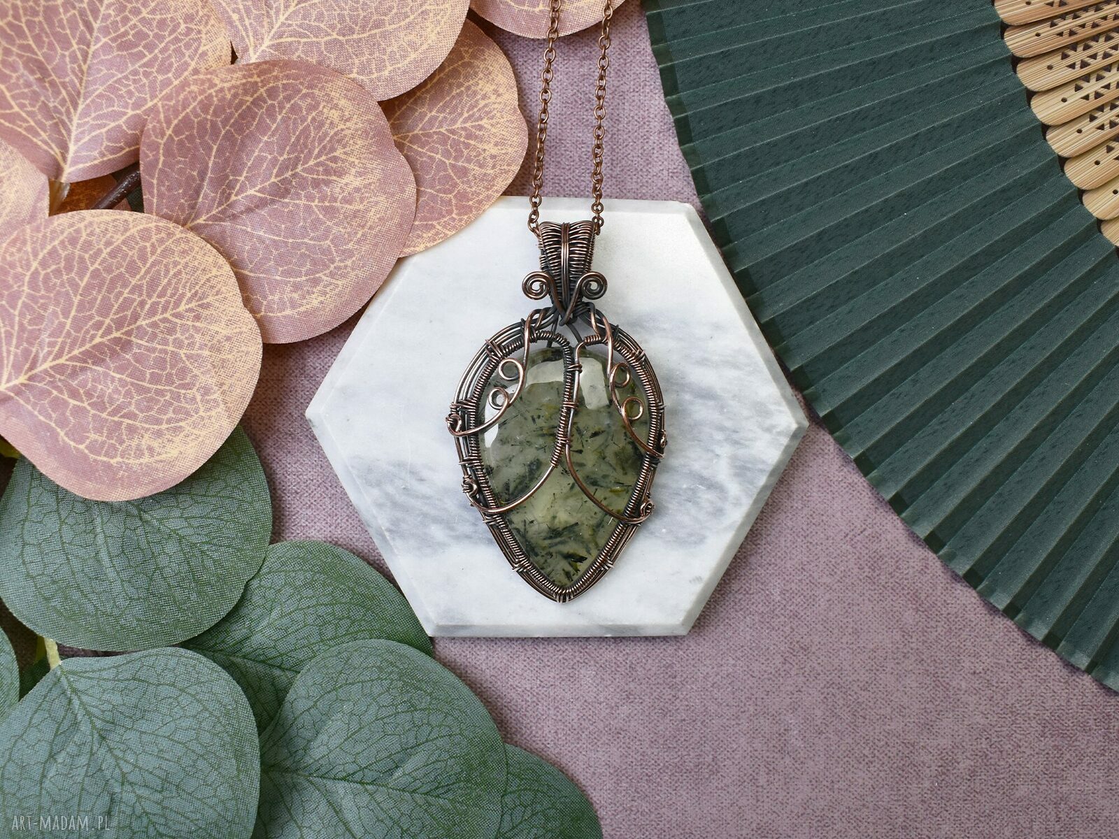 Miedziany wisiorek wire wrapping z prehnitem boho
