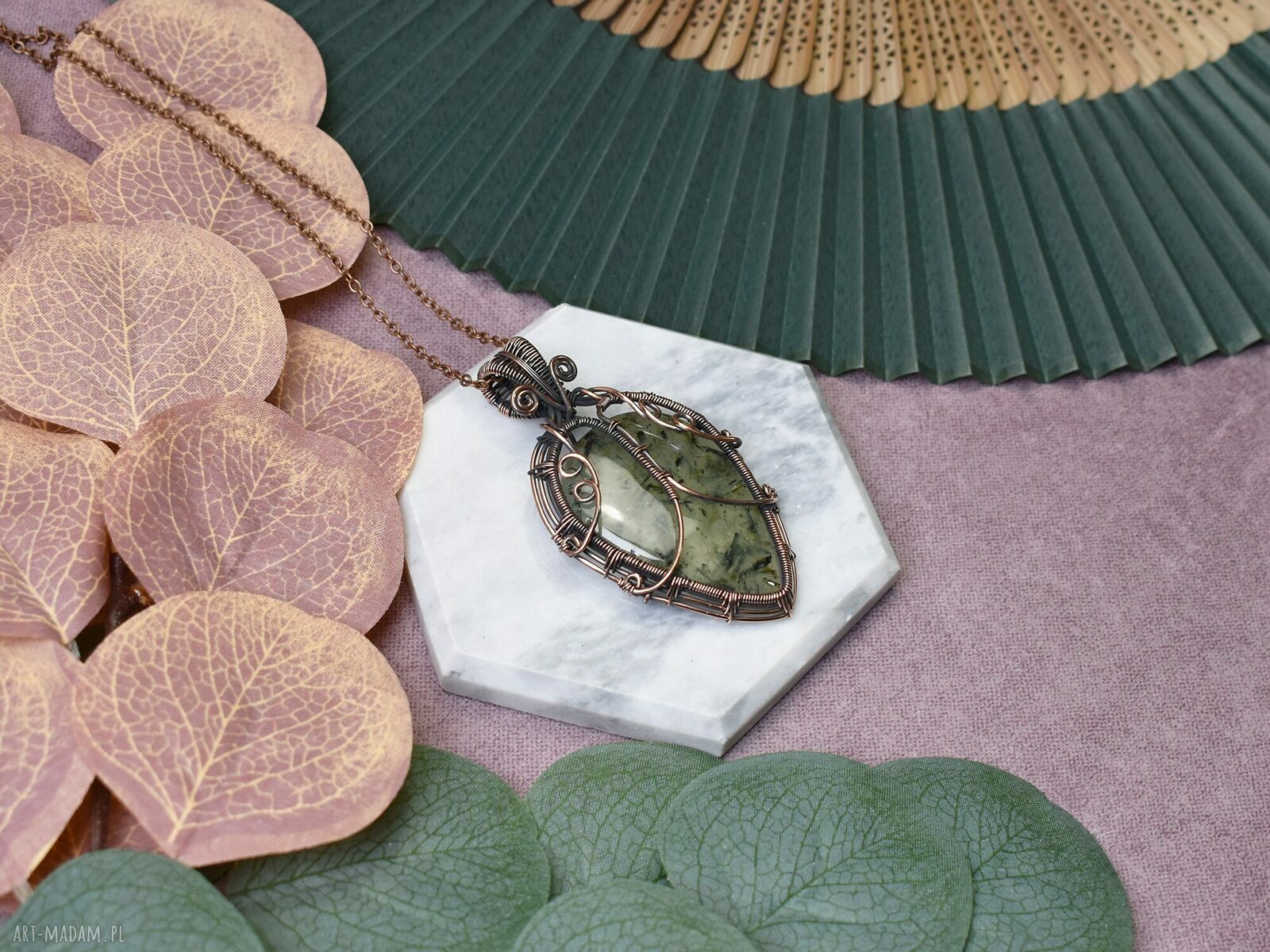 Miedziany wisiorek wire wrapping z prehnitem boho