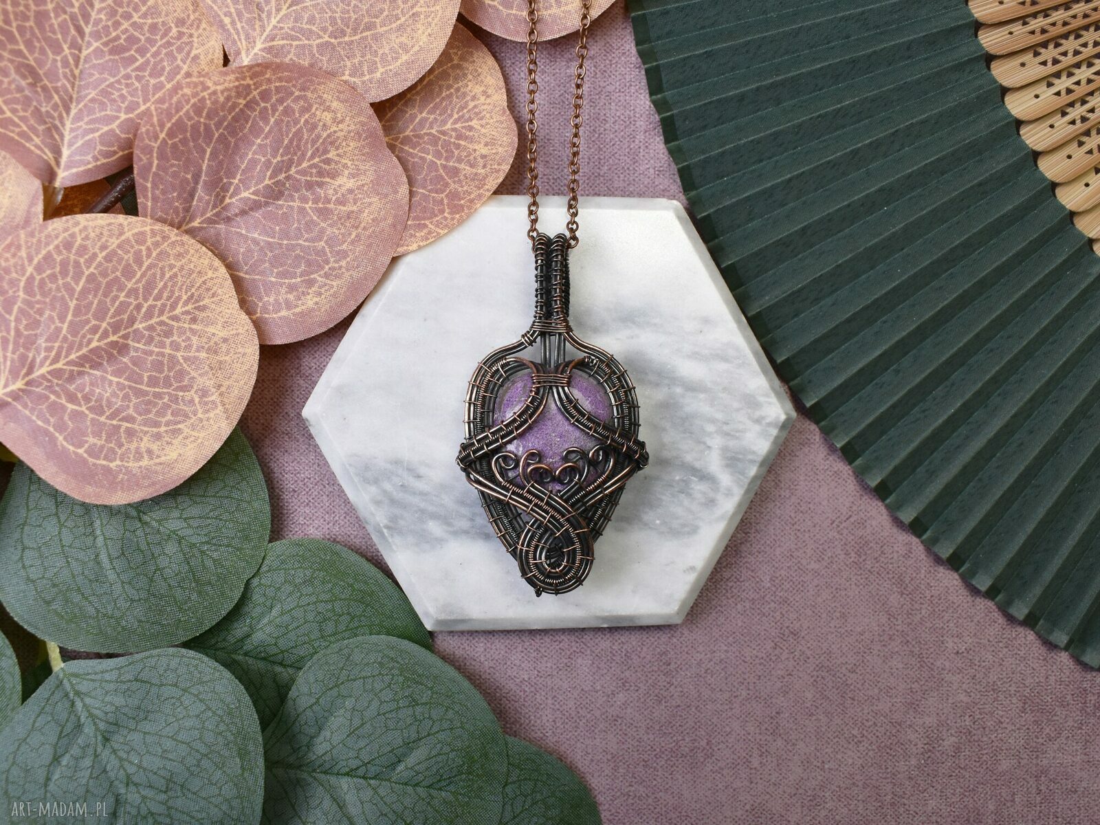 Miedziany wisiorek wire wrapping z purpurytem