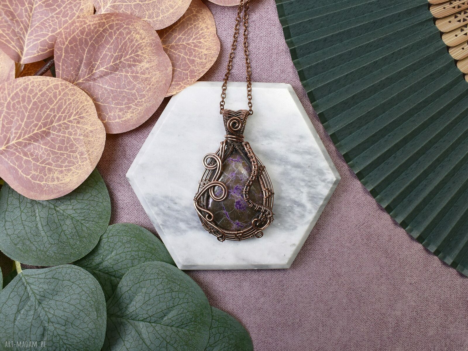 Miedziany wisiorek wire wrapping z purpurytem fioletowy kamień, ręczne wykonanie