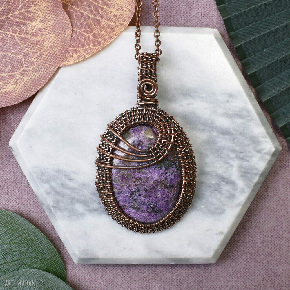 Miedziany wisiorek z fioletowym kamieniem - boho wire wrap ręcznie robiony
