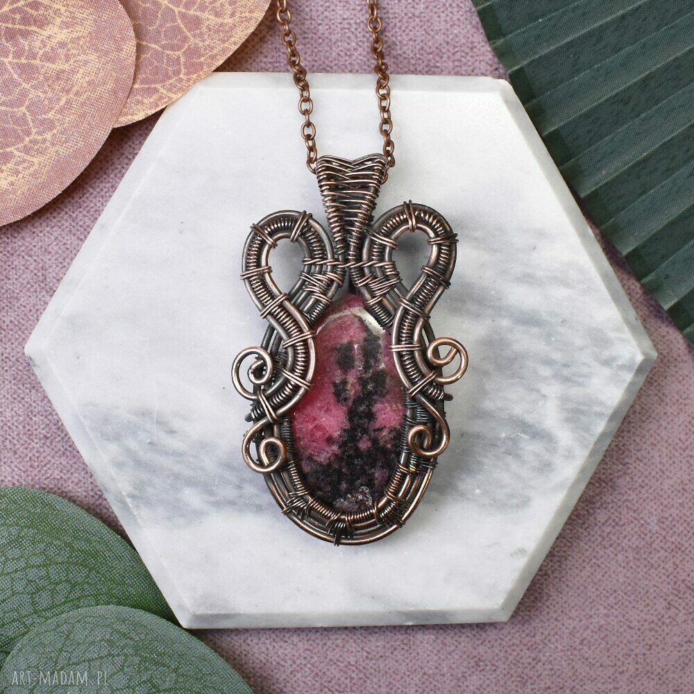 Różowy rodonit - miedziany wisiorek wire wrapping