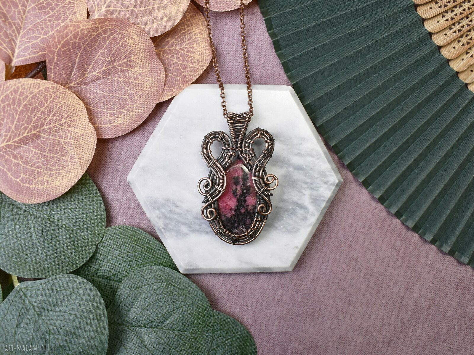 Różowy rodonit miedziany wisiorek wire wrapping