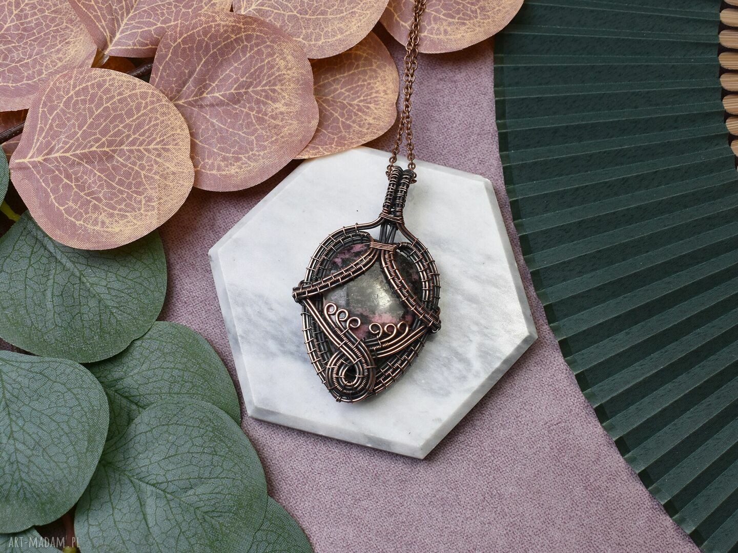 Miedziany wisiorek boho z rodonitem wire wrapping