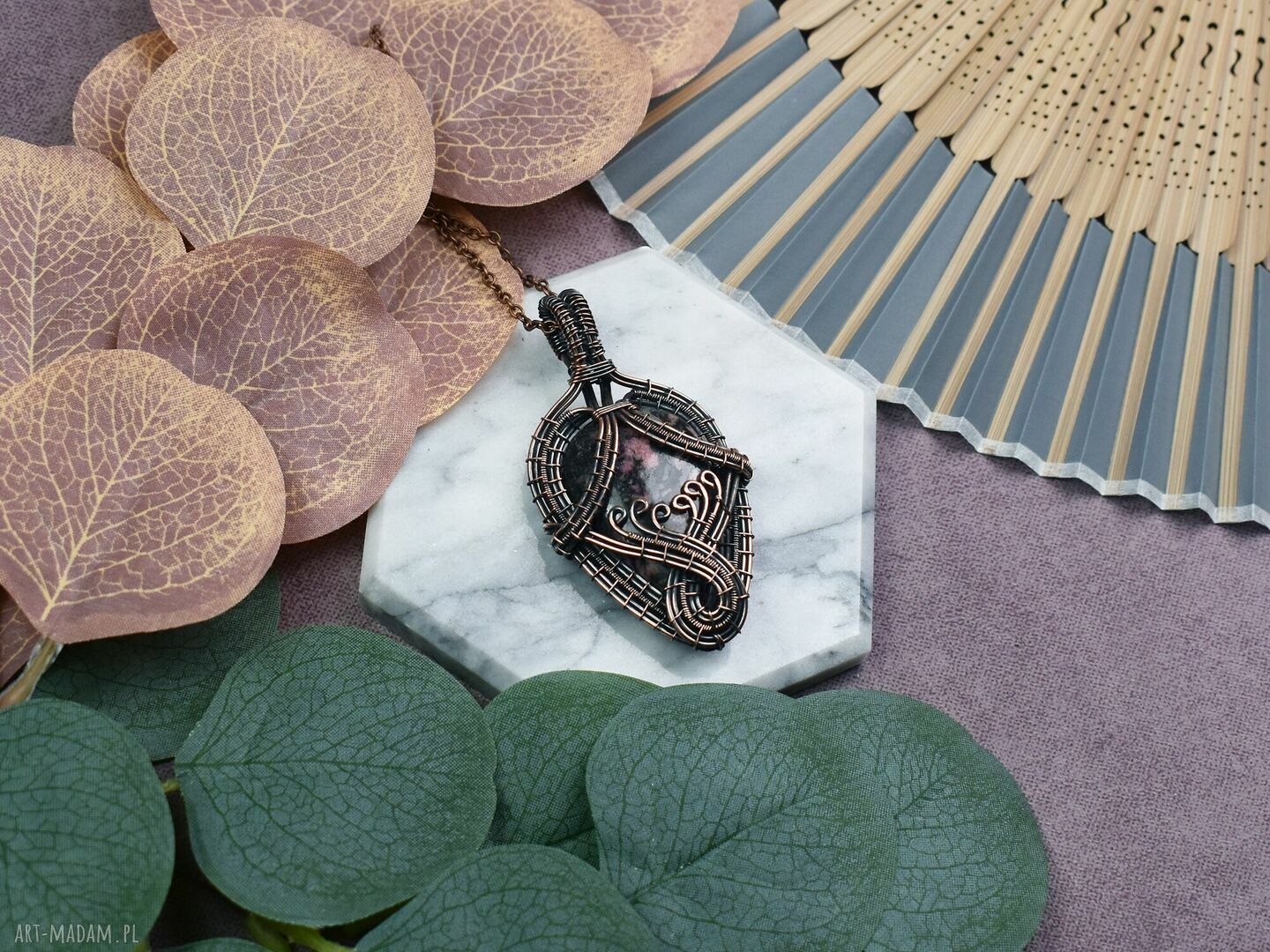Miedziany wisiorek wire wrapping ręcznie robiony, elegancki dodatek