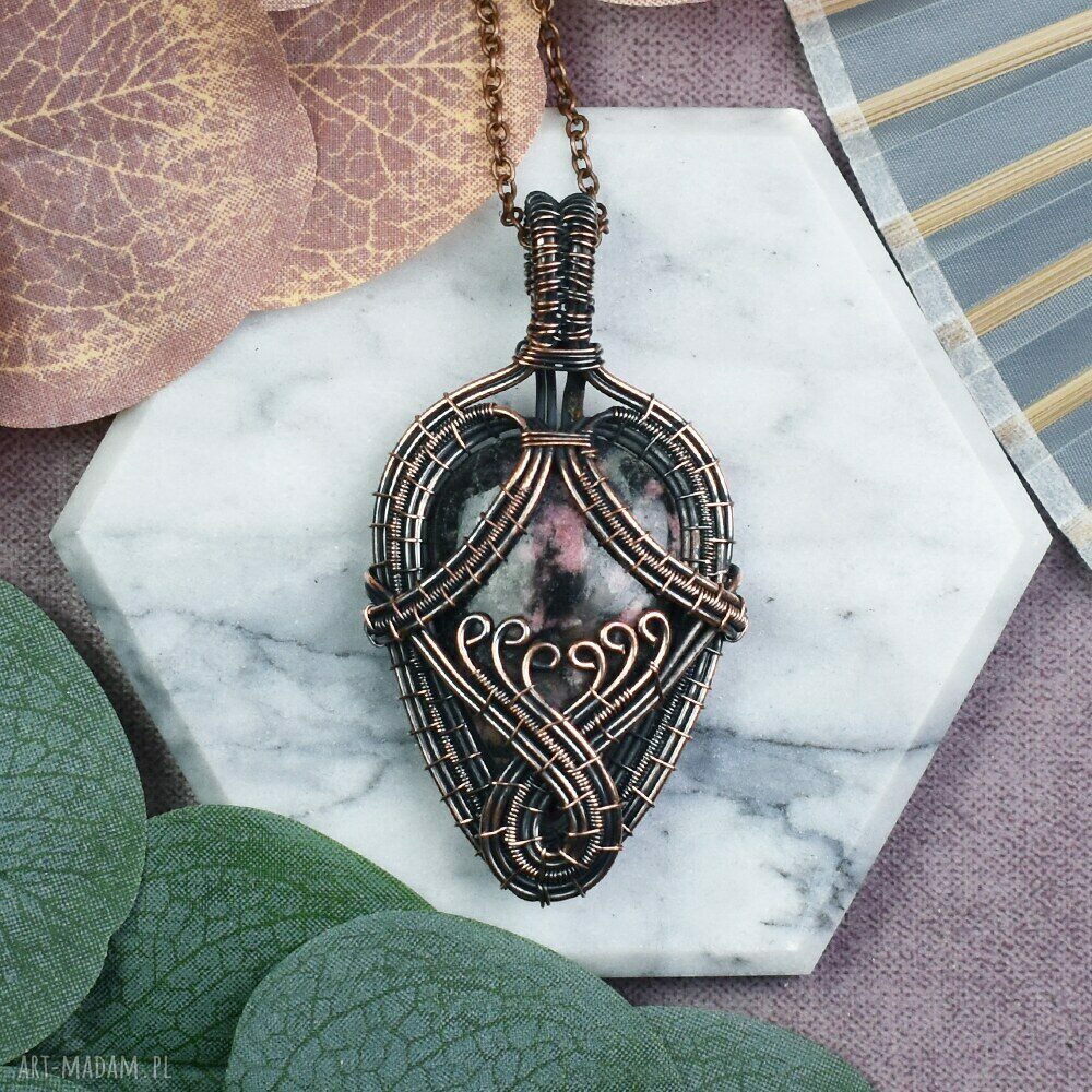 Miedziany wisiorek wire wrapping - ręcznie robiony, elegancki dodatek