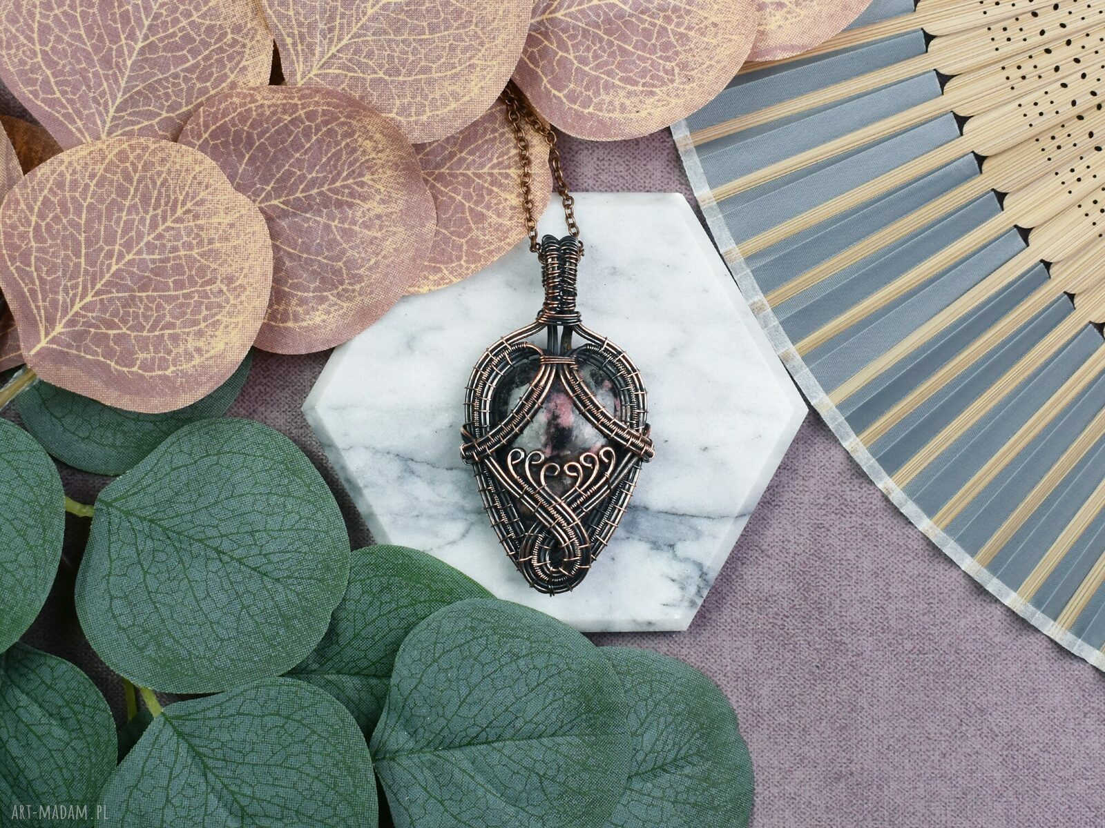 Miedziany wisiorek wire wrapping ręcznie robiony, elegancki dodatek