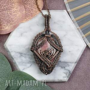 miedziany wisiorek wire wrapping z rodonitem #541 - złote