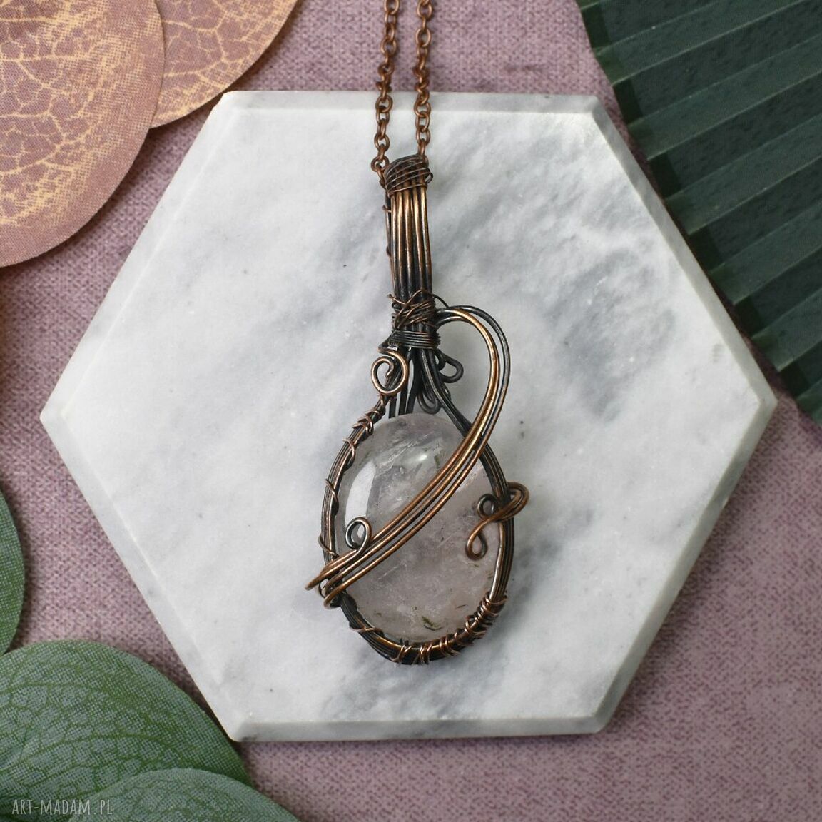 Miedziany wisiorek z różowym kwarcem - wire wrapping ręcznie robiony