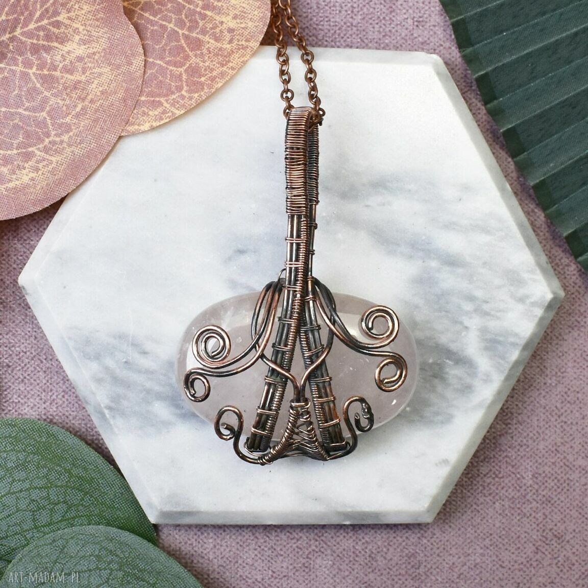 Miedziany wisiorek Wire z kamieniem naturalnym - ręcznie robiony amulet