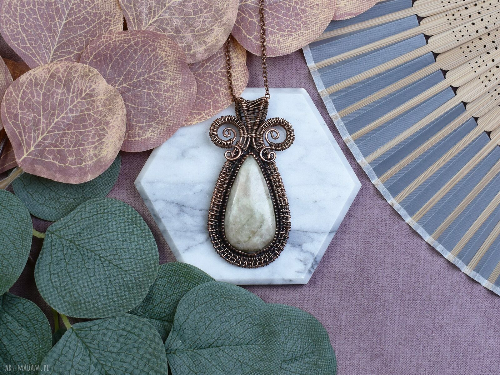 Miedziany wisiorek Wire Wrapping z serafinitem Spirit of Copper