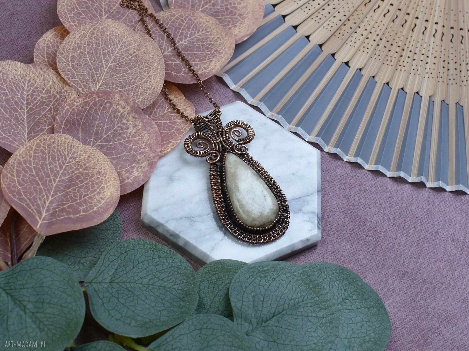 Miedziany wisiorek Wire Wrapping z serafinitem Spirit of Copper