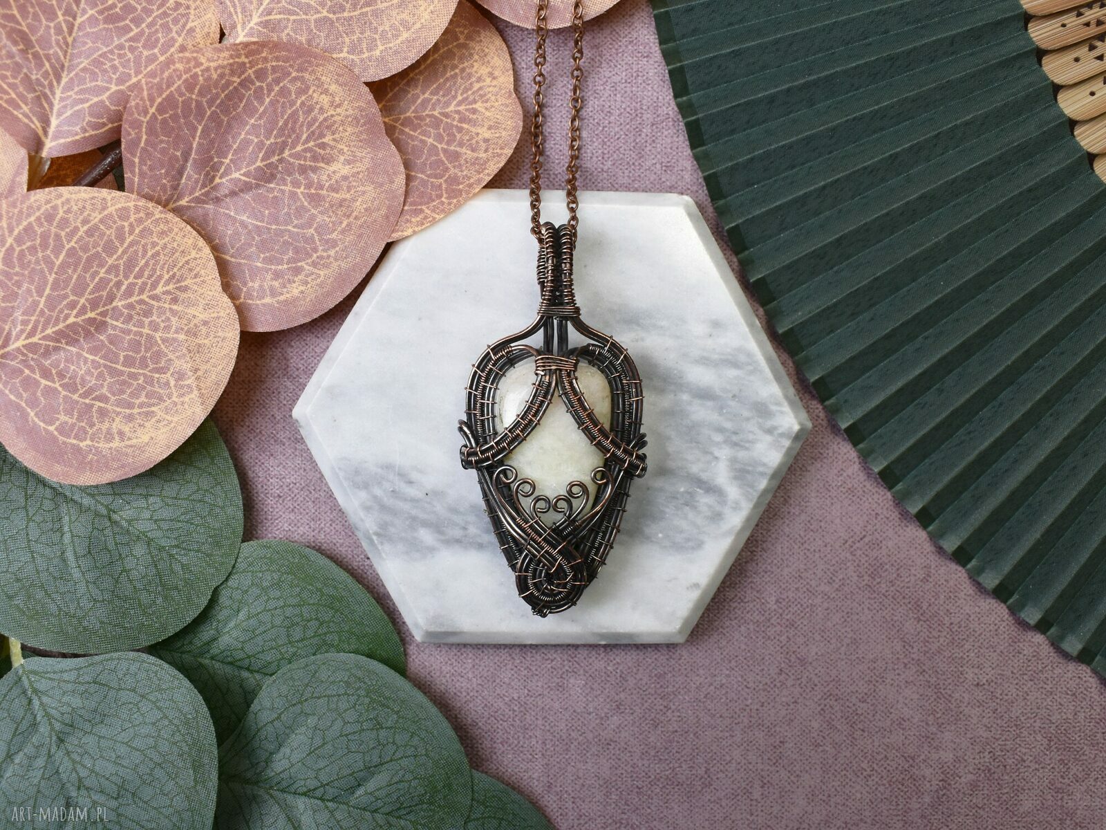 Miedziany wisiorek Wire Wrapping z serafinitem Aqua ręcznie robiony