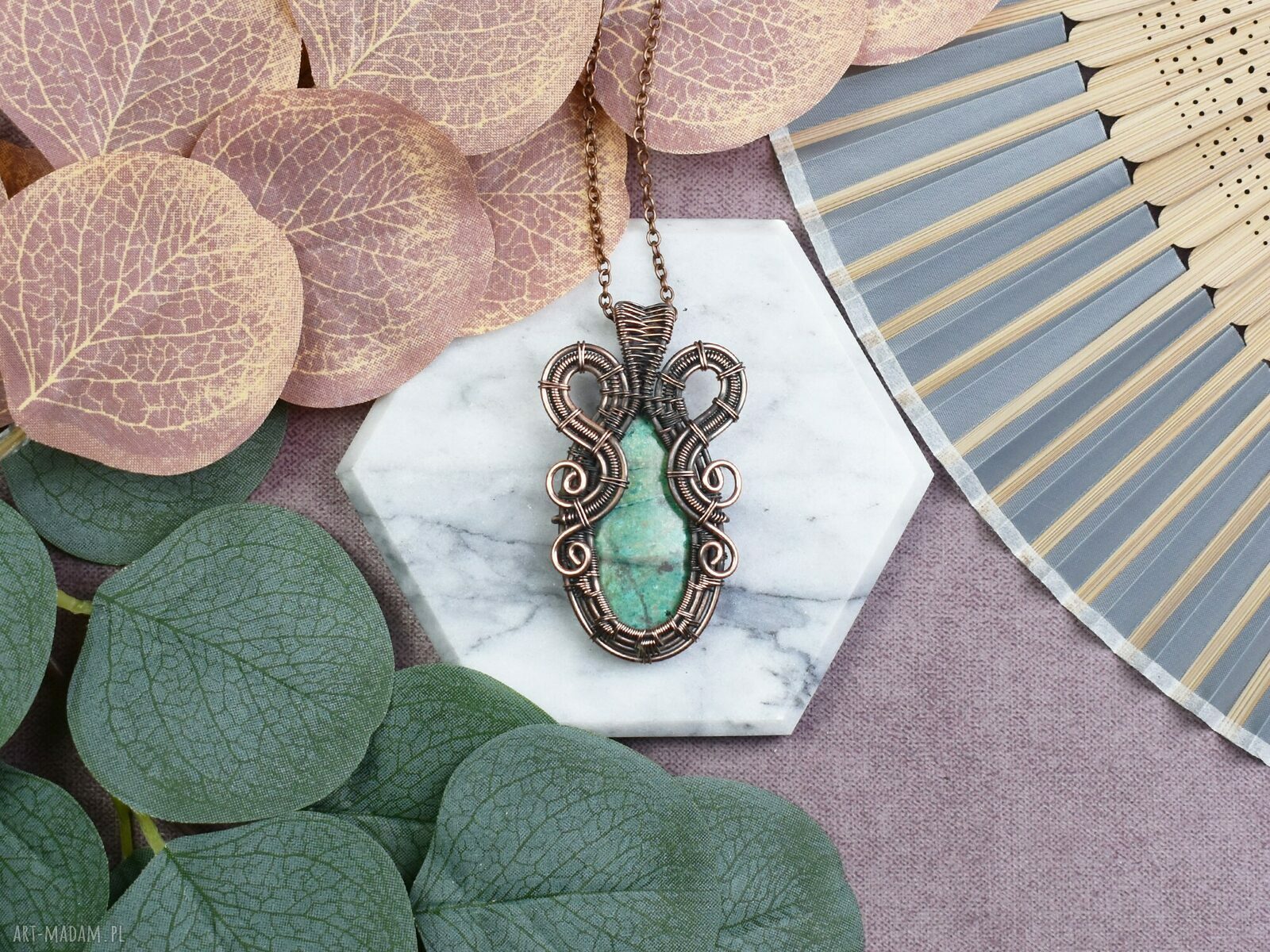 Miedziany wisiorek wire wrapping z szatukitem rękodzieło #527
