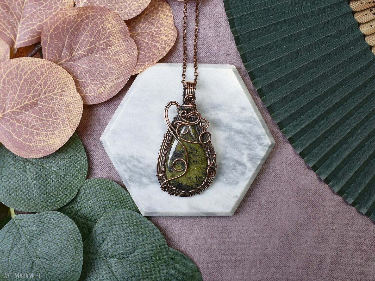 Miedziany wisiorek wire wrapping z zielonym jaspisem ręcznie robiony