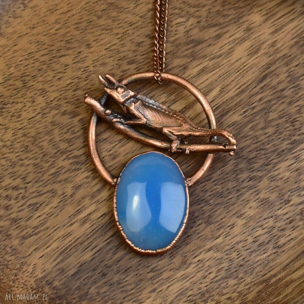 Miedziany wisiorek z chalcedonem i kameleonem - niebieski | unikatowy handmade