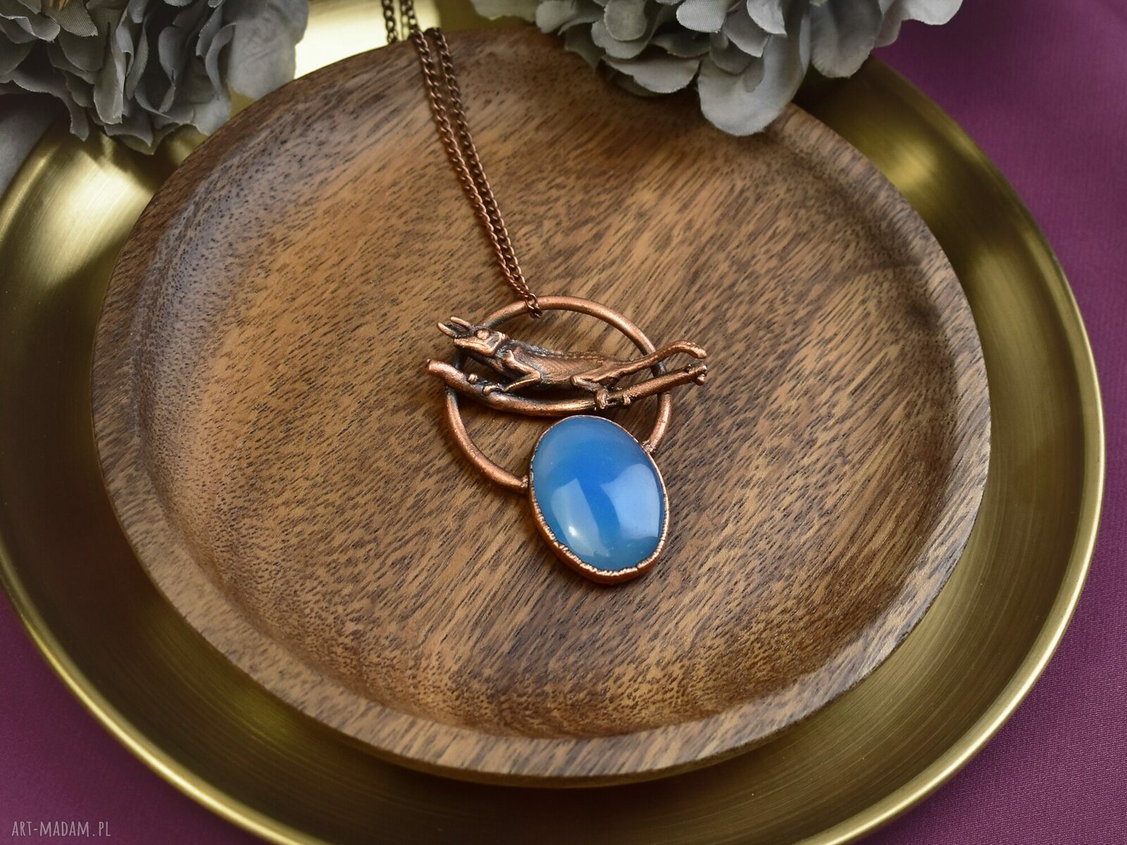 Miedziany wisiorek z chalcedonem i kameleonem niebieski | unikatowy handmade