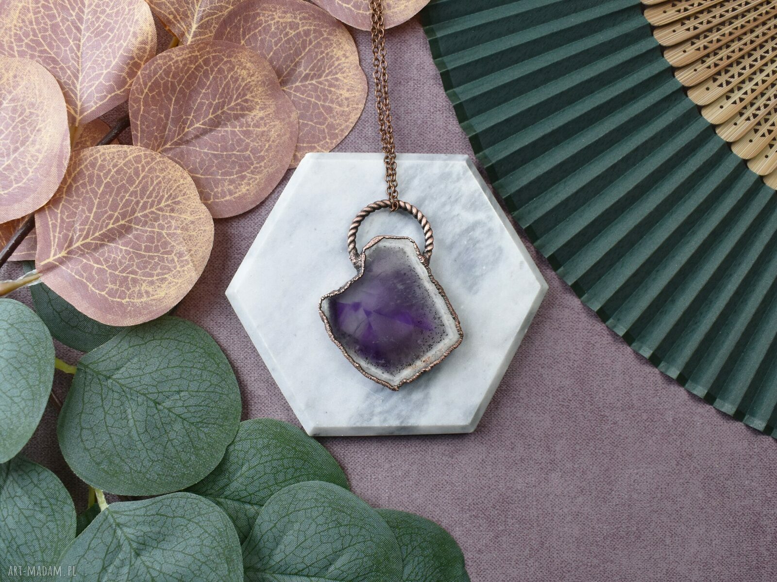 Ręcznie robiony miedziany wisiorek boho z plastrem ametystu #321 amulet wiedźmy