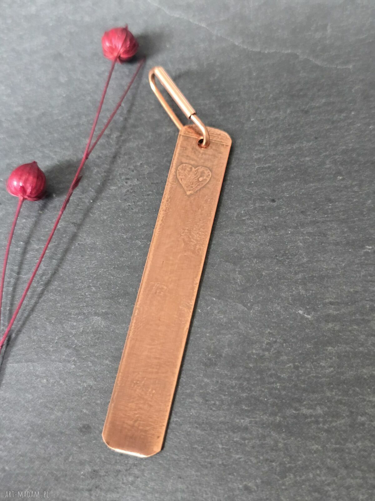 Minimalistyczny wisiorek miedziany z sercem 1 cm