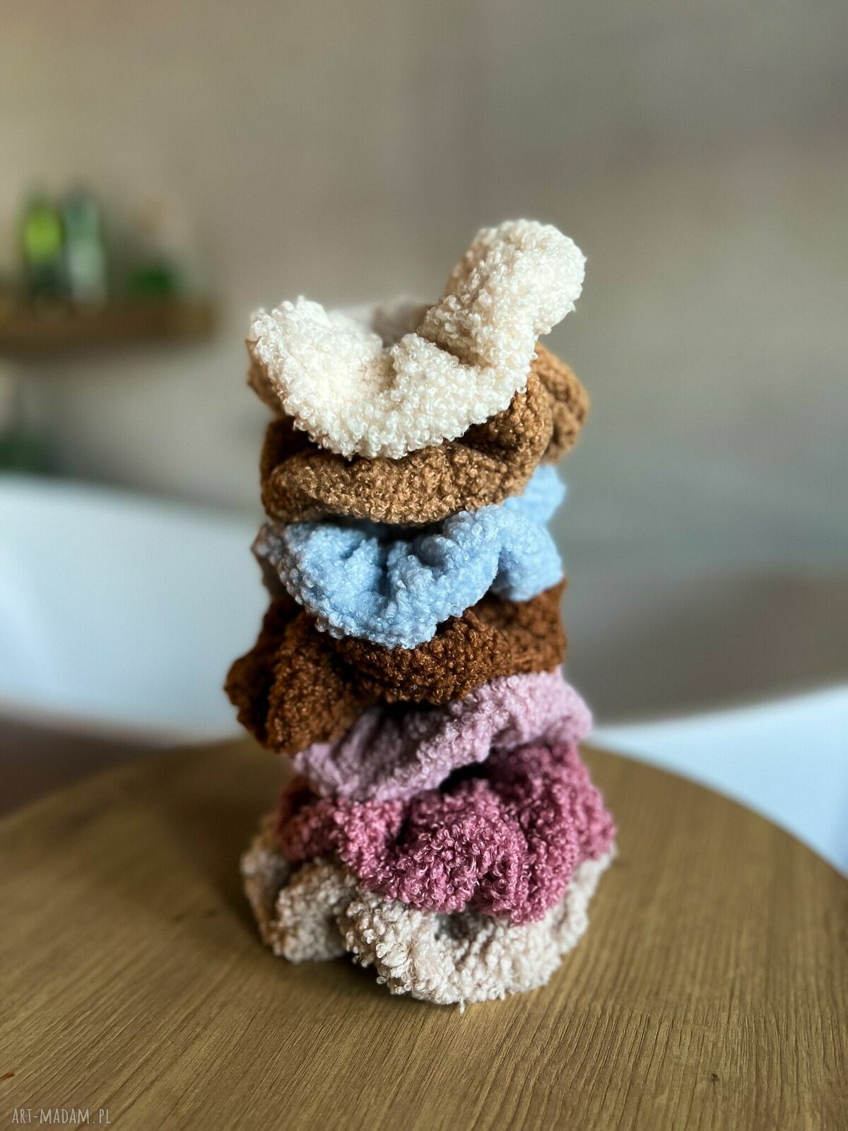 Miękka puszysta gumka do włosów scrunchie bladoróżowa - handmade