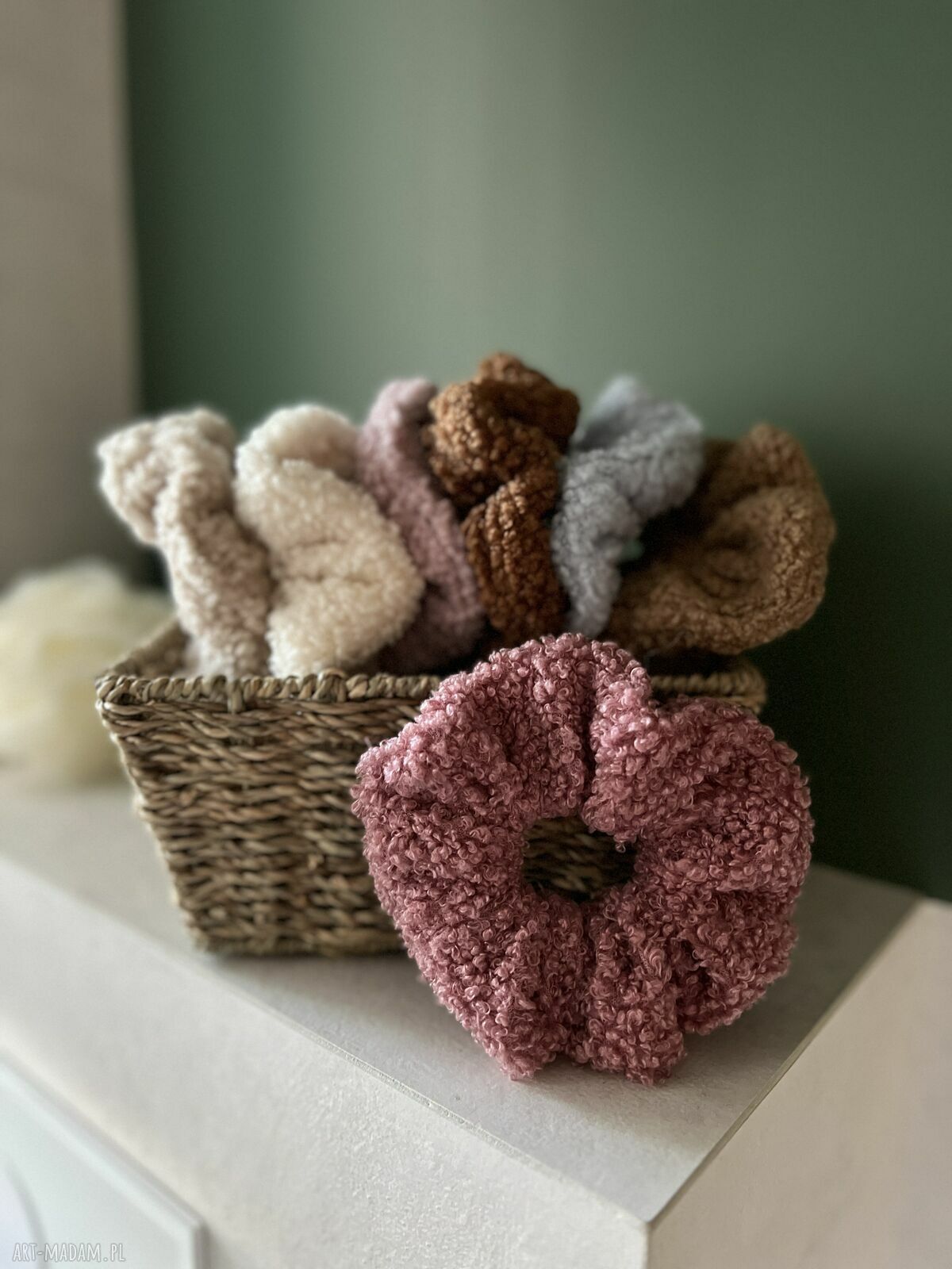 Miękka, puszysta gumka do włosów scrunchie różowa