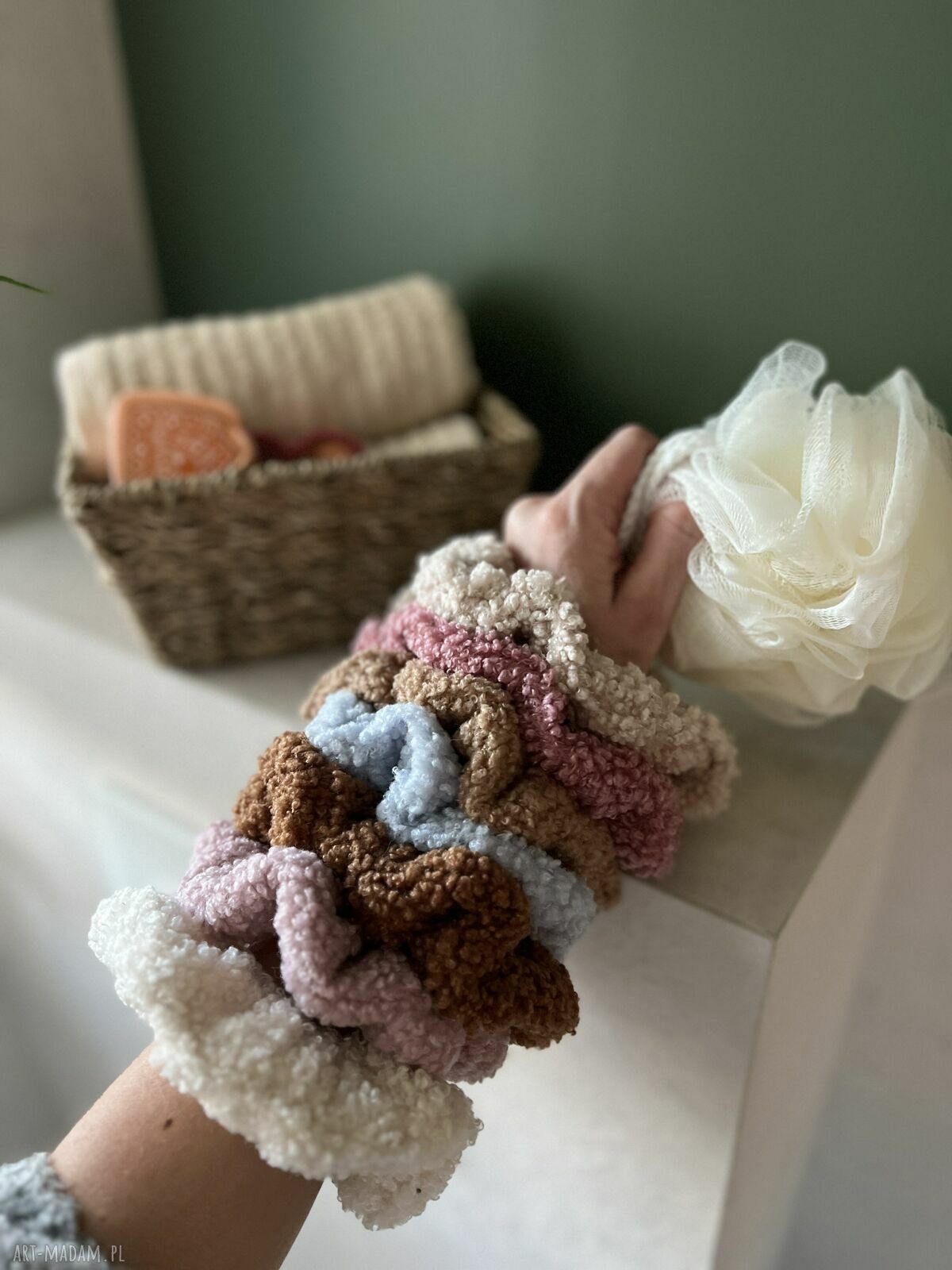 Miękka, puszysta gumka do włosów scrunchie różowa