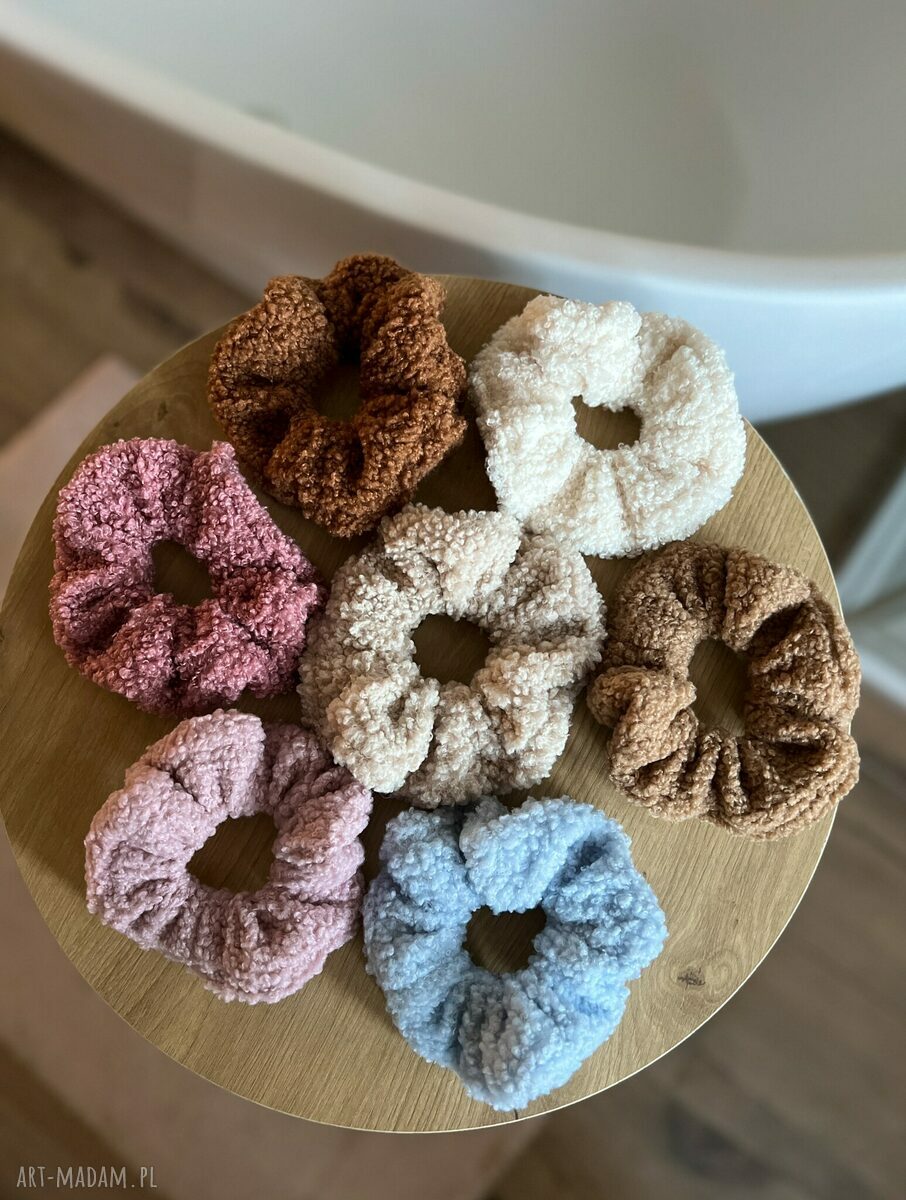 Miękka puszysta gumka do włosów scrunchie bladoróżowa - handmade