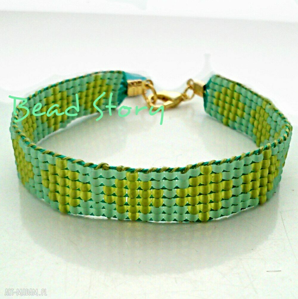 Miętowa bransoletka w zielone grochy z turkusowym howlitem - handmade