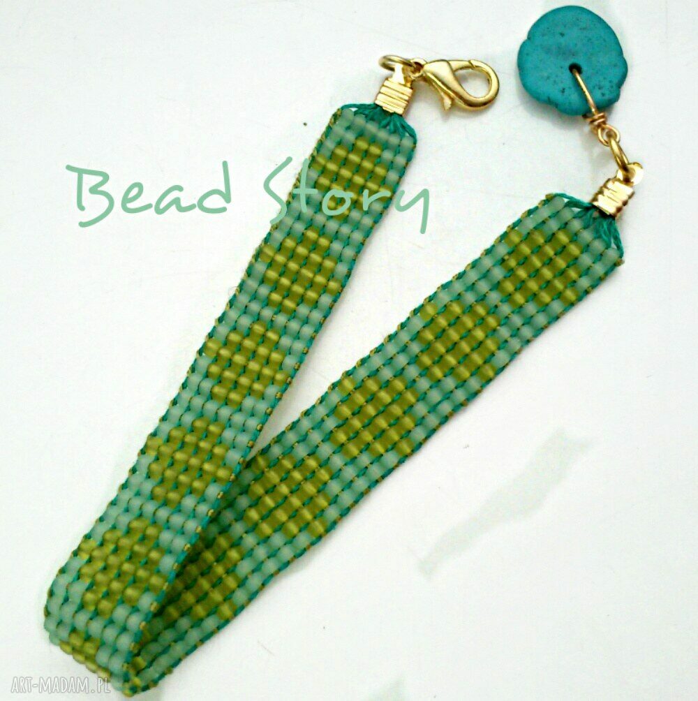 Miętowa bransoletka w zielone grochy z turkusowym howlitem - handmade