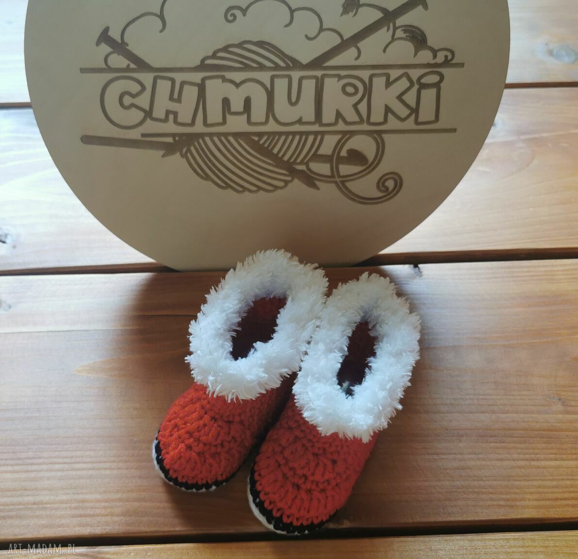 Mikołajowe buciki handmade dla niemowląt - prezent na Święta