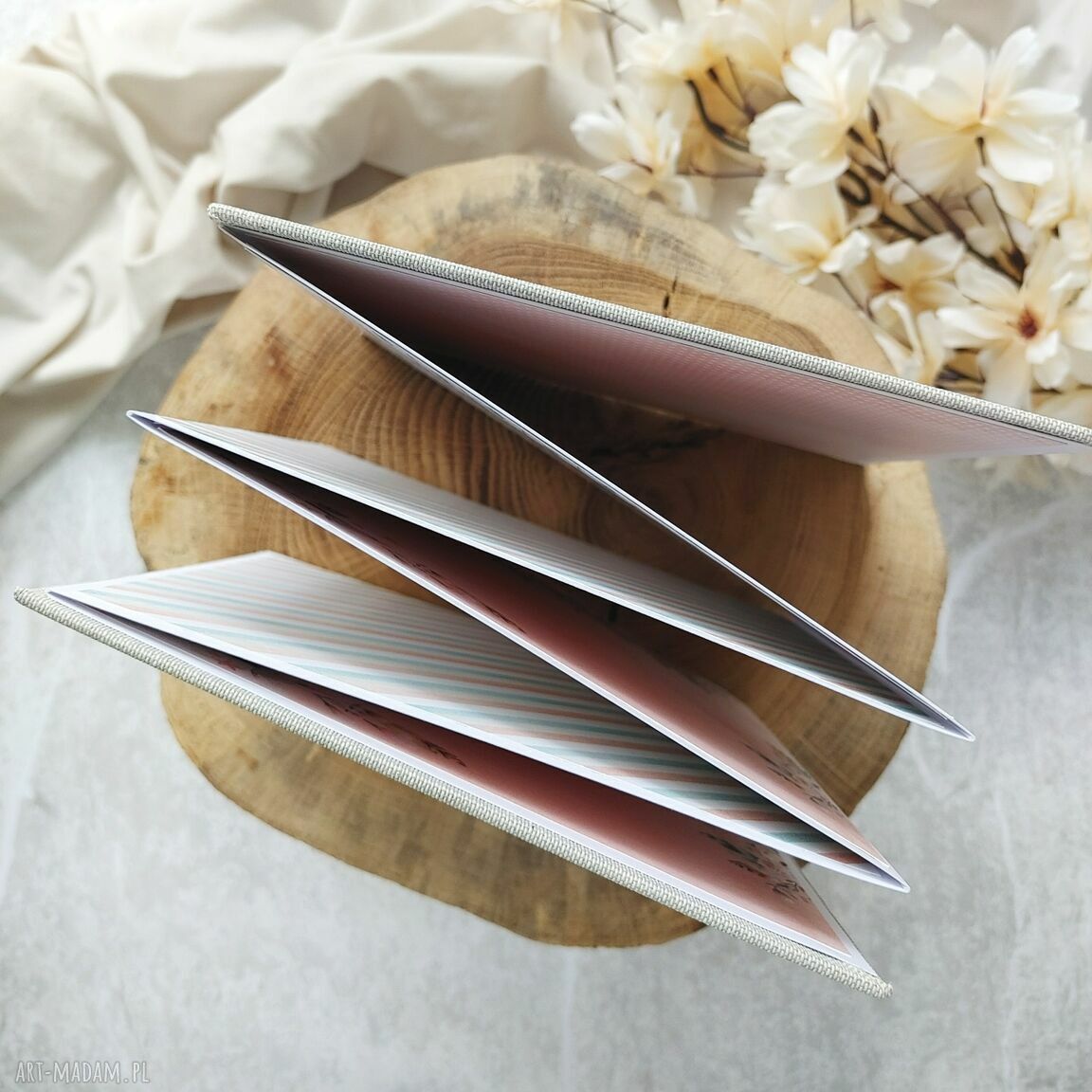 Mini album harmonijkowy Oh, baby na narodziny - pamiątka w stylu scrapbooking