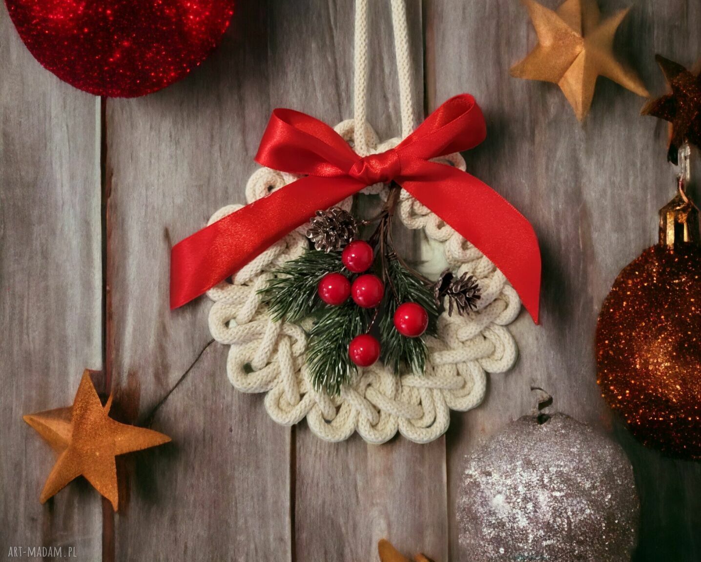 Mini makramowy wieniec świąteczny 16 cm w kolorze kremowym